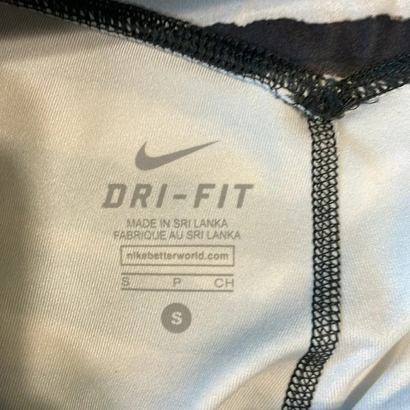 Nike Dri-Fit Zebra print leggings size small with pocket - Picture 5 of 7